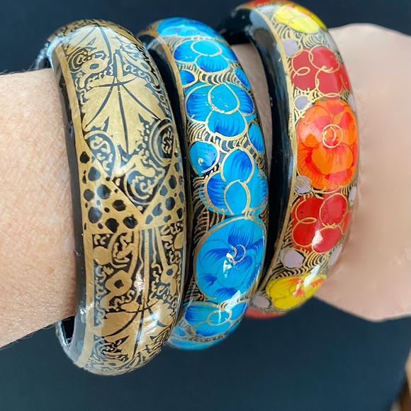 NWT Beautifully Hand Painted Gold & Black Boho Wood Bracelet Bangle - Picture 2 of 8